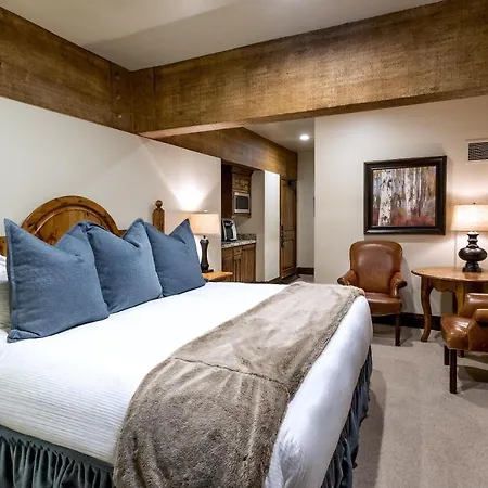 Luxury Three Bedroom Suite With Mountain Views And Three Hot Tubs Apartment Hotel